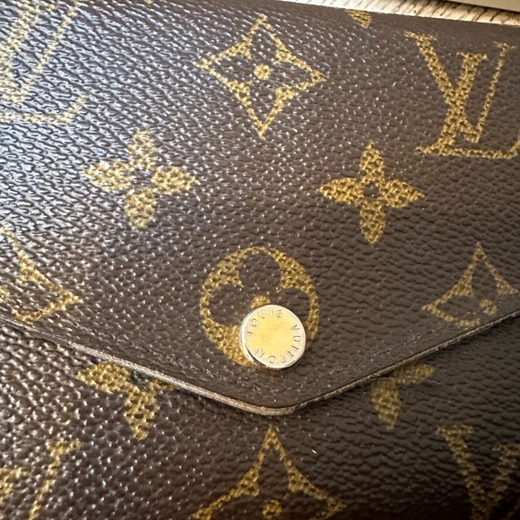 Louis Vuitton Sarah Wallet - Picture 2 of 12
